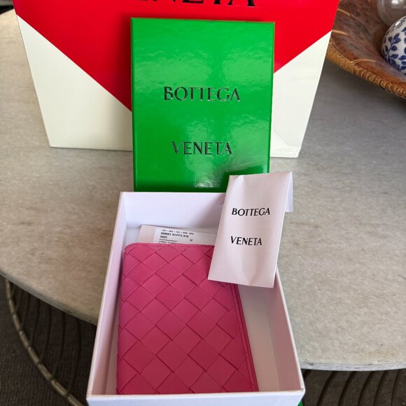 Bottega Veneta BV Pink Large Weave Intrecciato Leather Passport Holder - Picture 9 of 10